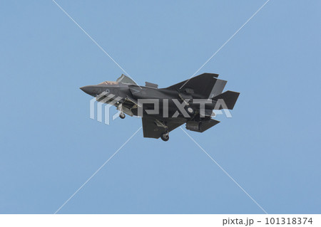イギリス空軍F-35BライトニングⅡ着陸体勢 イギリス空軍F-35BライトニングⅡ着陸体勢 101318374