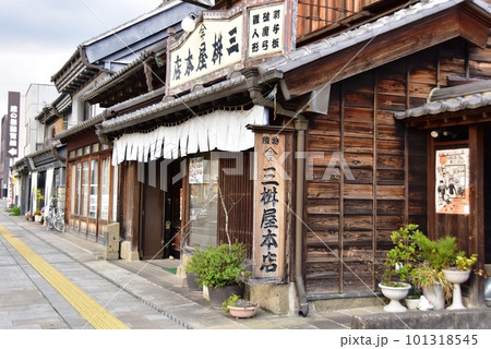 栃木市 蔵の街大通りのレトロな街並み(三桝屋本店) 栃木市 蔵の街大通りのレトロな街並み(三桝屋本店) 101318545