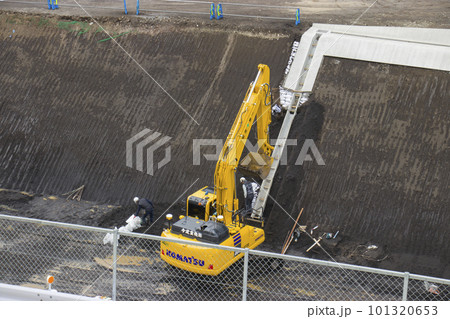 九州中央自動車道油圧ショベル 梅ノ木地区 101320653