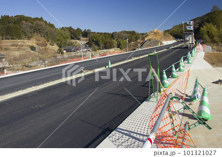 九州中央自動車道センターライン工事 冷水地区 101321027
