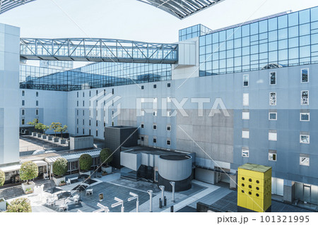 京都駅構内　空中庭園　東広場 101321995