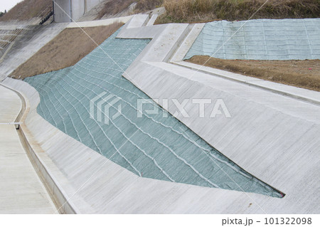 九州中央自動車道のり面工事ワラ芝 城平地区 101322098