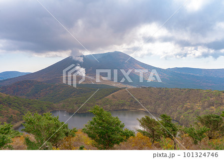 白鳥山から見た韓国岳 白鳥山から見た韓国岳 101324746