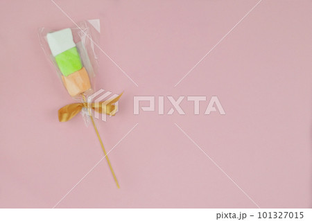 Traditional colored marshmallows for the holiday on pink background. Top view. 101327015
