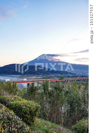 夜明けの富士山(静岡県富士市) 夜明けの富士山(静岡県富士市) 101327557