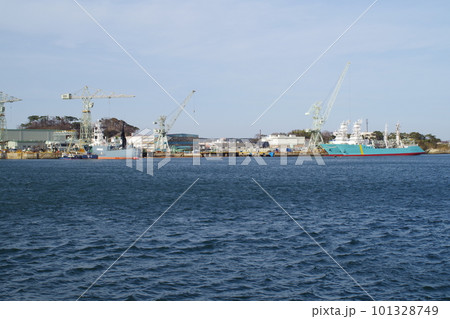 塩釜港の造船所の景色 101328749