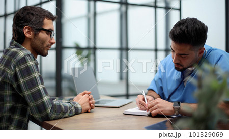 Doctor explaining prescription to patient, healthcare concept 101329069