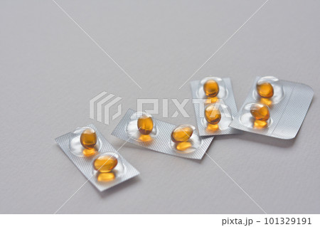 PTPシートのカプセルの薬・サプリメント 101329191