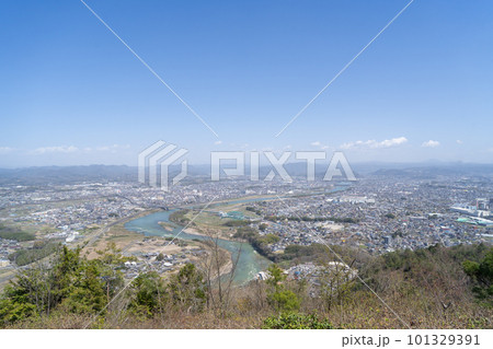鳩吹山の山頂から見た木曽川（岐阜県可児市） 101329391