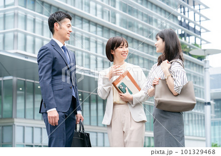 ビジネス　3人　チーム 101329468