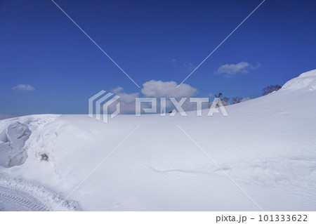 積雪のある中山峠の駐車帯で 積雪のある中山峠の駐車帯で 101333622