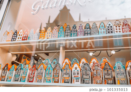 Traditional delftware of Gdansk houses in a shop window, touristic souvenirs, Poland 101335013