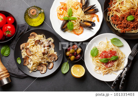 Various Italian pasta 101335403