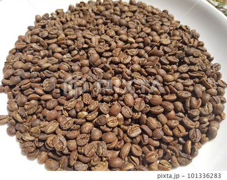 Close up shot of many baked coffee beans Close up shot of many baked coffee beans 101336283