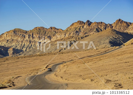 Sunny view of the landscape of the colorful Artist Drive 101336512