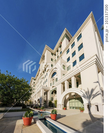 Sunny view of the Plaza Las Fuentes Sunny view of the Plaza Las Fuentes 101337300