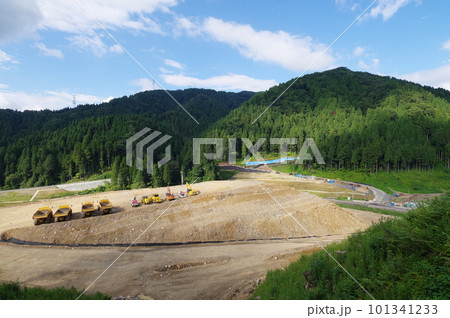 足羽川ダムの建設工事現場　2022年8月 101341233