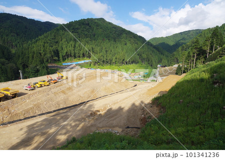 足羽川ダムの建設工事現場　2022年8月 101341236