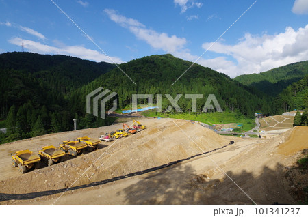 足羽川ダムの建設工事現場　2022年8月 101341237