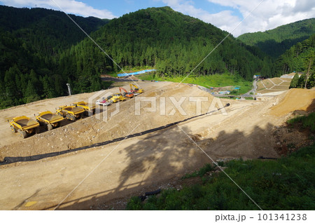 足羽川ダムの建設工事現場　2022年8月 101341238