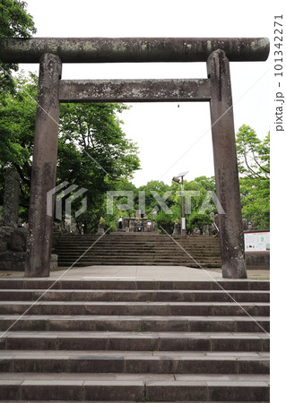 南州墓地の鳥居の風景 南州墓地の鳥居の風景 101342271