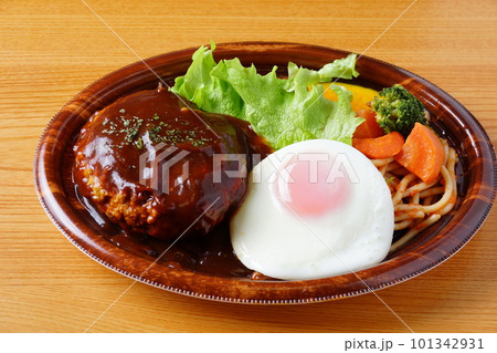 ハンバーグ、ハンバーグステーキ、目玉焼き、 ハンバーグ、ハンバーグステーキ、目玉焼き、 101342931