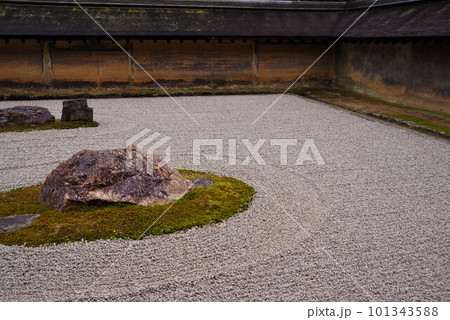 世界遺産 龍安寺の風景 世界遺産 龍安寺の風景 101343588