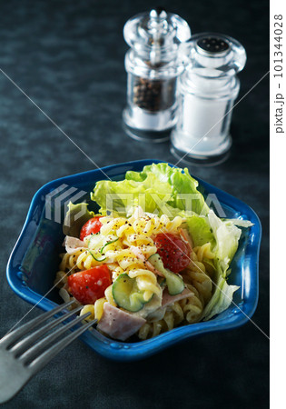 マカロニ(フジッリ)サラダ 101344028