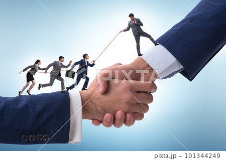 Concept of teamwork and mutual support 101344249