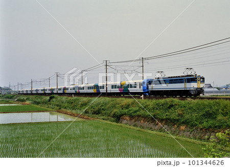 2001年 東海道線を走るEF651032牽引E257系甲種輸送 2001年 東海道線を走るEF651032牽引E257系甲種輸送 101344626