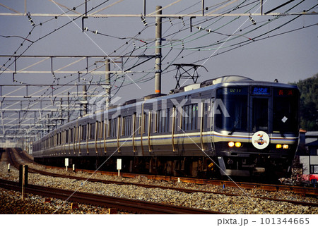 2001年 東海道線を走る223系1000番台新快速12両の写真素材 [101344665