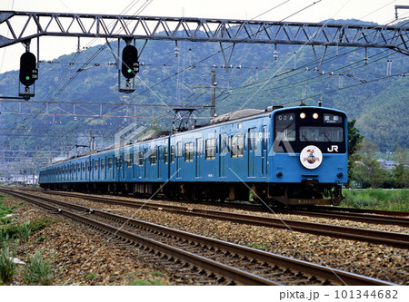 2001年　東海道線を走る201系普通電車7両 101344682