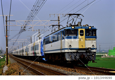 2001年 東海道線を走るEF651032牽引E257系甲種輸送 2001年 東海道線を走るEF651032牽引E257系甲種輸送 101344690