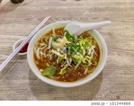 マレーシアで人気のラーメン、アッサムラクサ 101344866