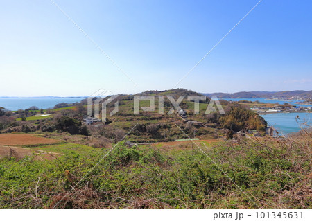 瀬戸内海 瀬戸内 前島の東側(東山) 展望台付近から西側の風景 瀬戸内海 瀬戸内 前島の東側(東山) 展望台付近から西側の風景 101345631