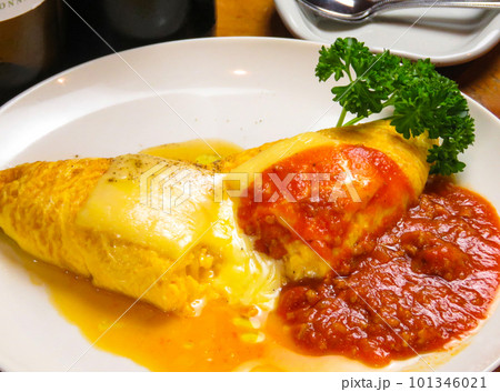 濃厚オムレツとデミグラスソース 101346021