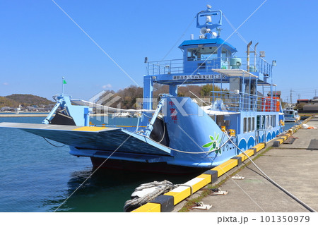 瀬戸内 前島港に係留する牛窓 前島フェリーの船舶（からこと丸） 101350979