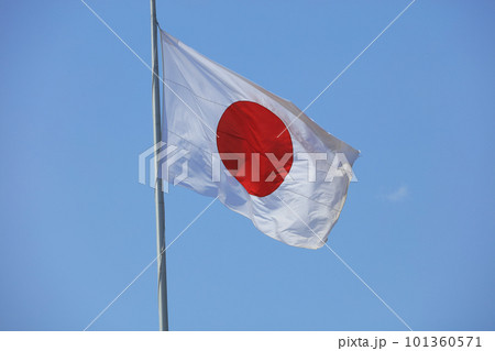 風にはためく日章旗 風にはためく日章旗 101360571