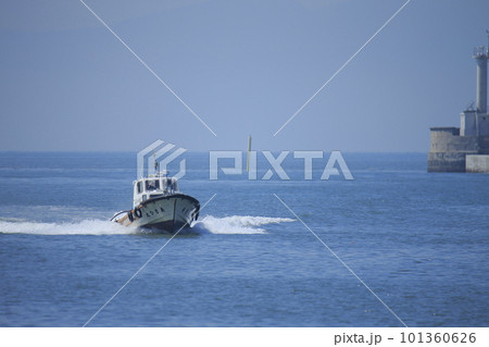 大牟田市　三池港　帰港するボート、 101360626