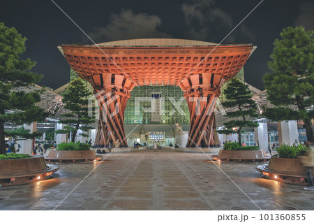 30 Oct 2013 Tsuzumimon located at East entrance to the JR Kanazawa Station 101360855