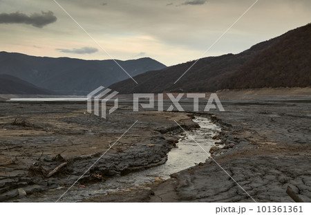 The bed of the drying up river goes far into the still full-flowing area, around the drying up banks The bed of the drying up river goes far into the still full-flowing area, around the drying up banks 101361361