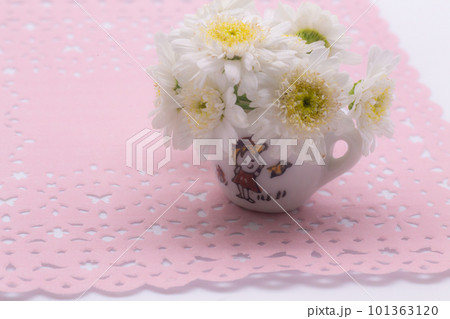 可愛い花瓶の花 春のイメージ 可愛い花瓶の花 春のイメージ 101363120