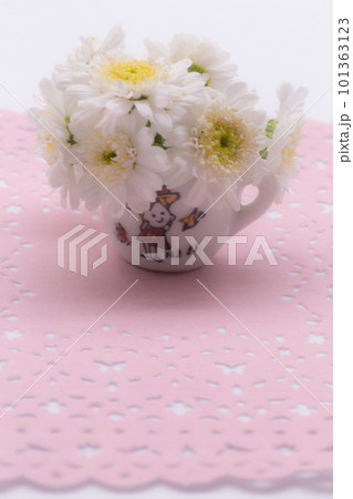 可愛い花瓶の花 春のイメージ 可愛い花瓶の花 春のイメージ 101363123