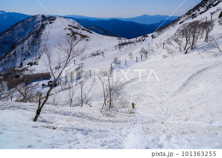 (群馬県)残雪期の谷川岳・天神平 (群馬県)残雪期の谷川岳・天神平 101363255