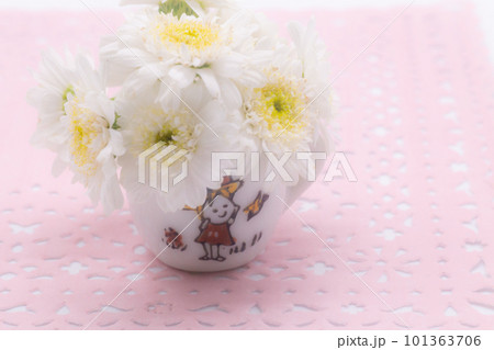 可愛い花瓶の花 春のイメージ 可愛い花瓶の花 春のイメージ 101363706