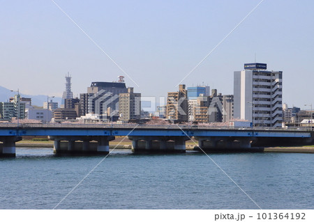 春の大分市街（大分川） 101364192