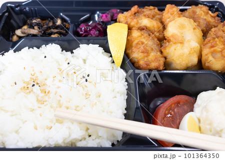 美味しい鶏肉唐揚げ弁当 101364350