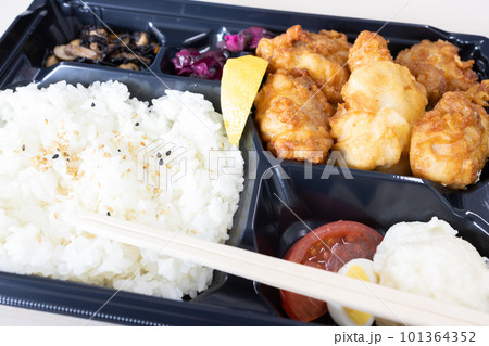 美味しい鶏肉唐揚げ弁当 101364352
