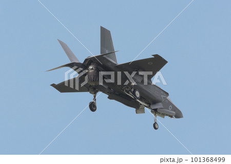 イギリス空軍F-35BライトニングⅡ着陸体勢 イギリス空軍F-35BライトニングⅡ着陸体勢 101368499