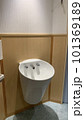 トイレの洗面台 101369189